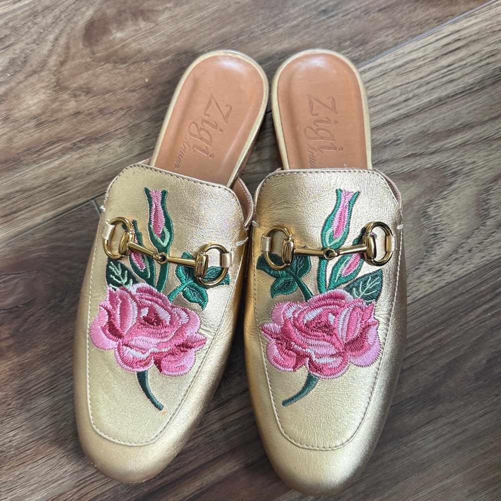 Gorgeous Gold Leather horsebuckle mules with embroidered Roses LOAFERS SHOES